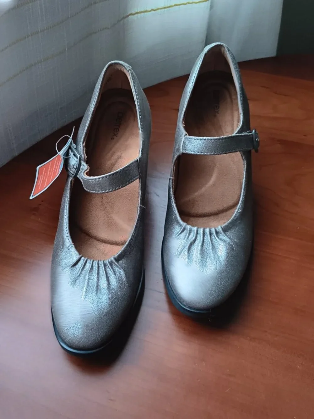 NWT Pewter Leather Mary Jane Heels Aetrex Comfort Sz 6-6.5 (36)